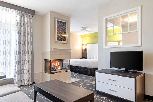 Suite - Clarion Inn Willow River Sevierville