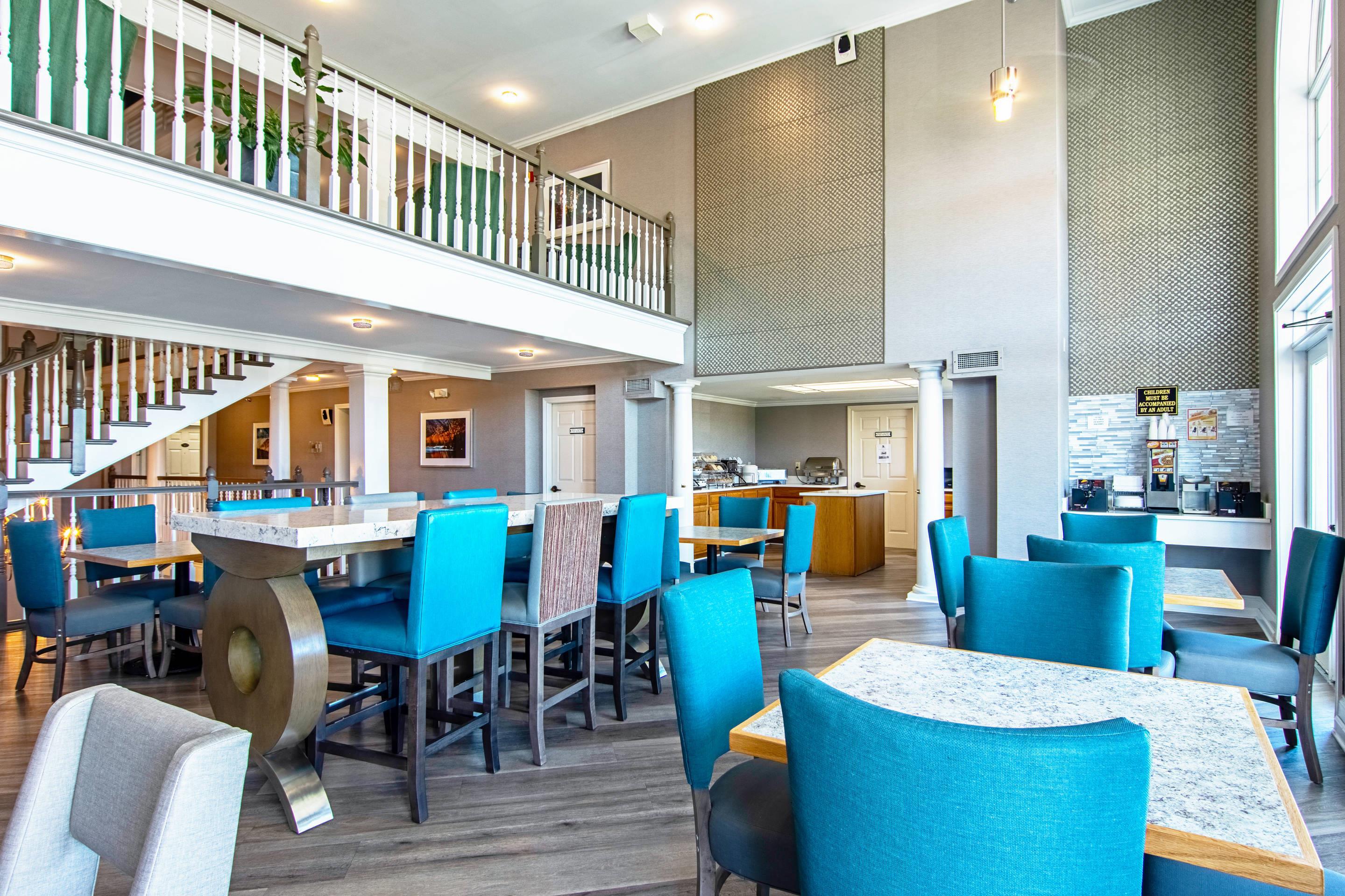 Spacious breakfast area | Clarion Inn Willow River