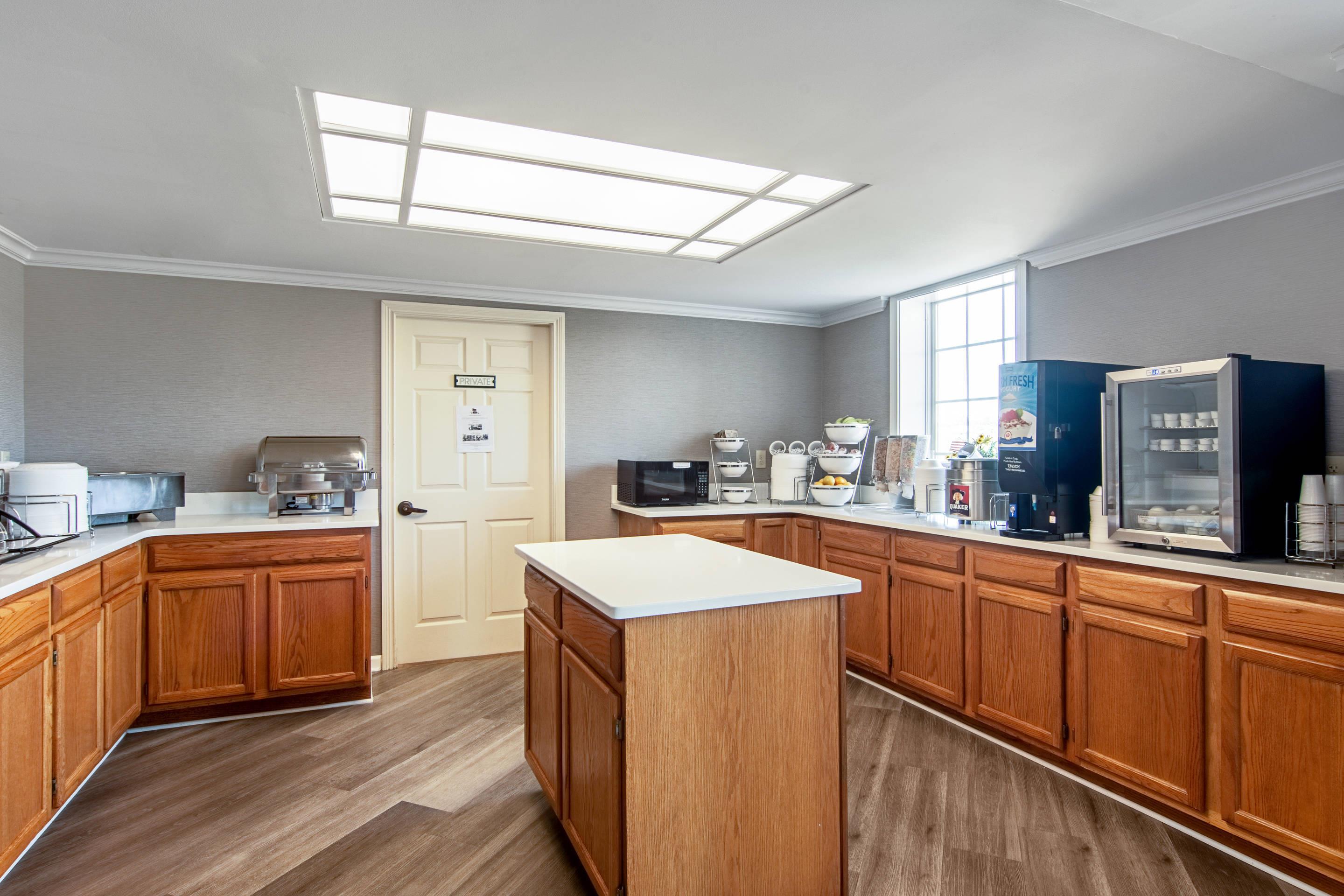Breakfast area | Clarion Inn Willow River