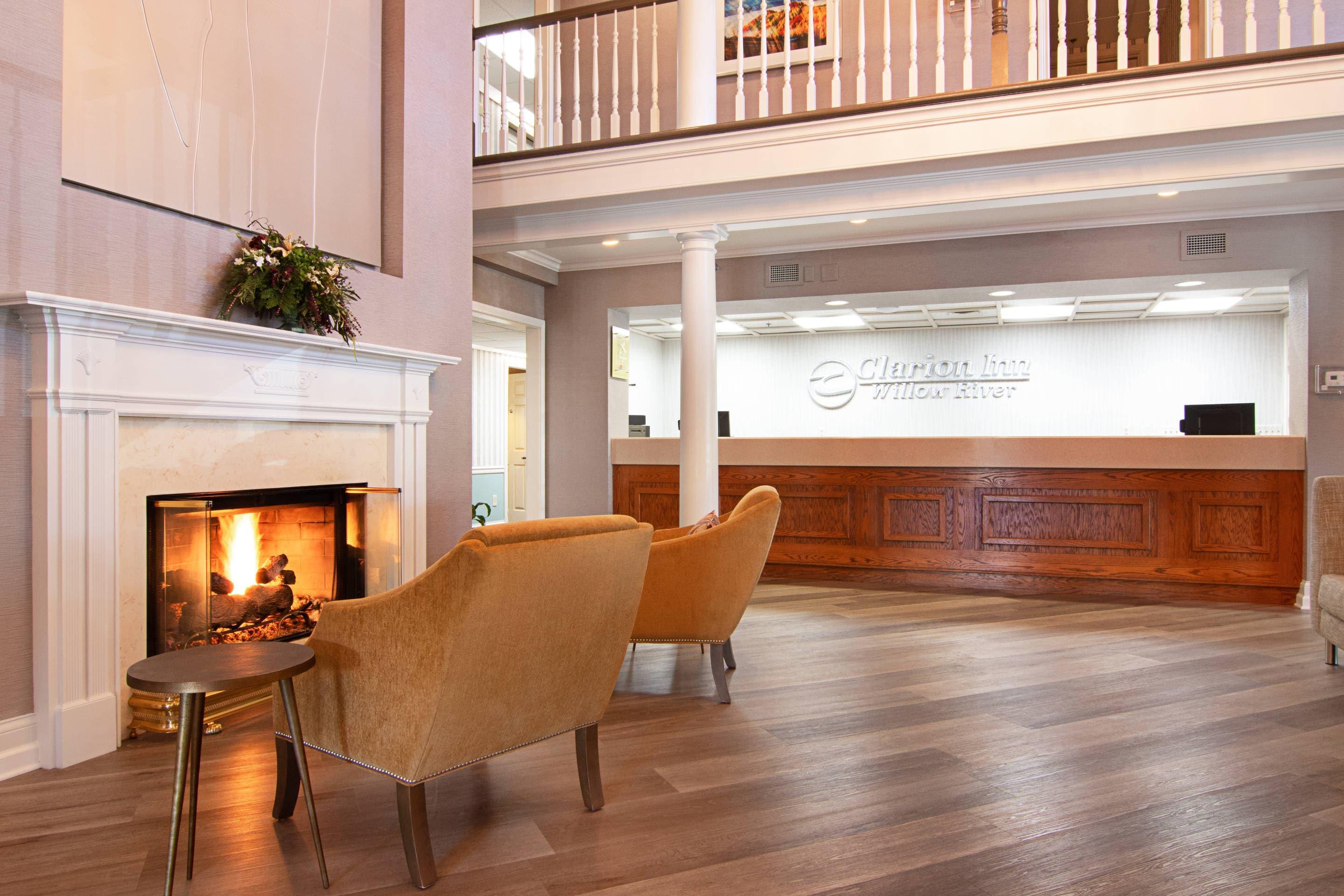Front desk with friendly staff | Clarion Inn Willow River