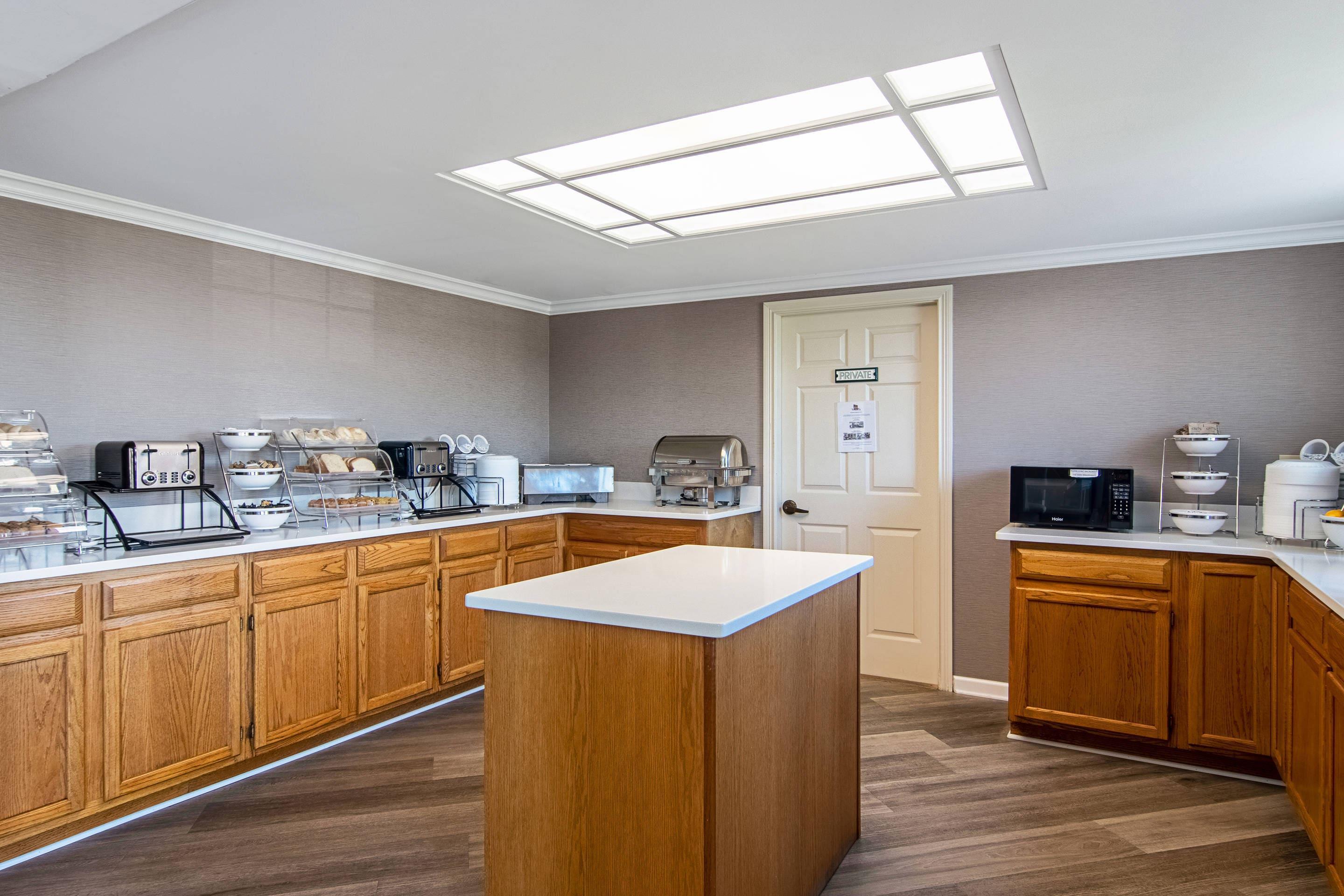 Free breakfast | Clarion Inn Willow River