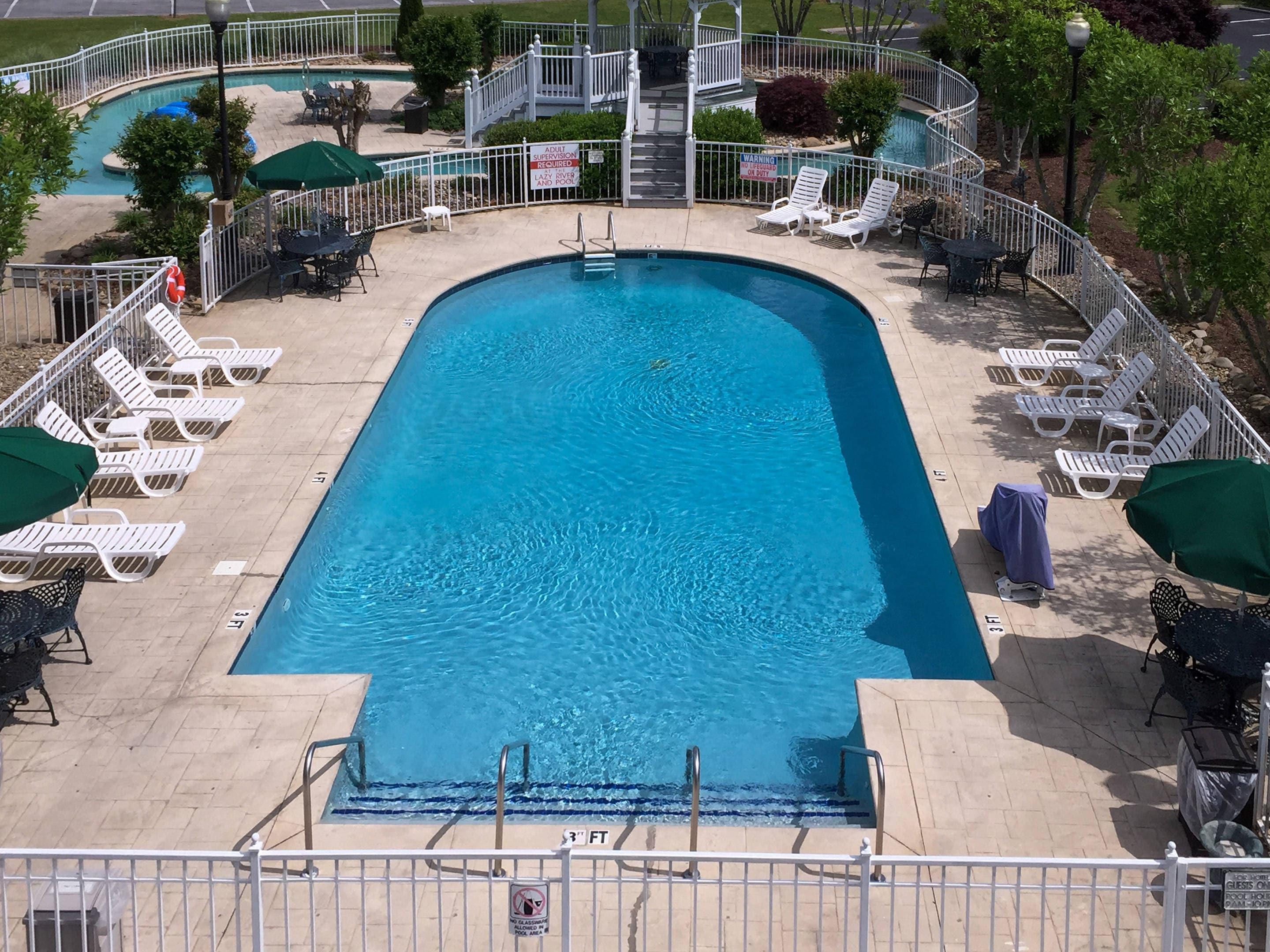 Outdoor pool | Clarion Inn Willow River