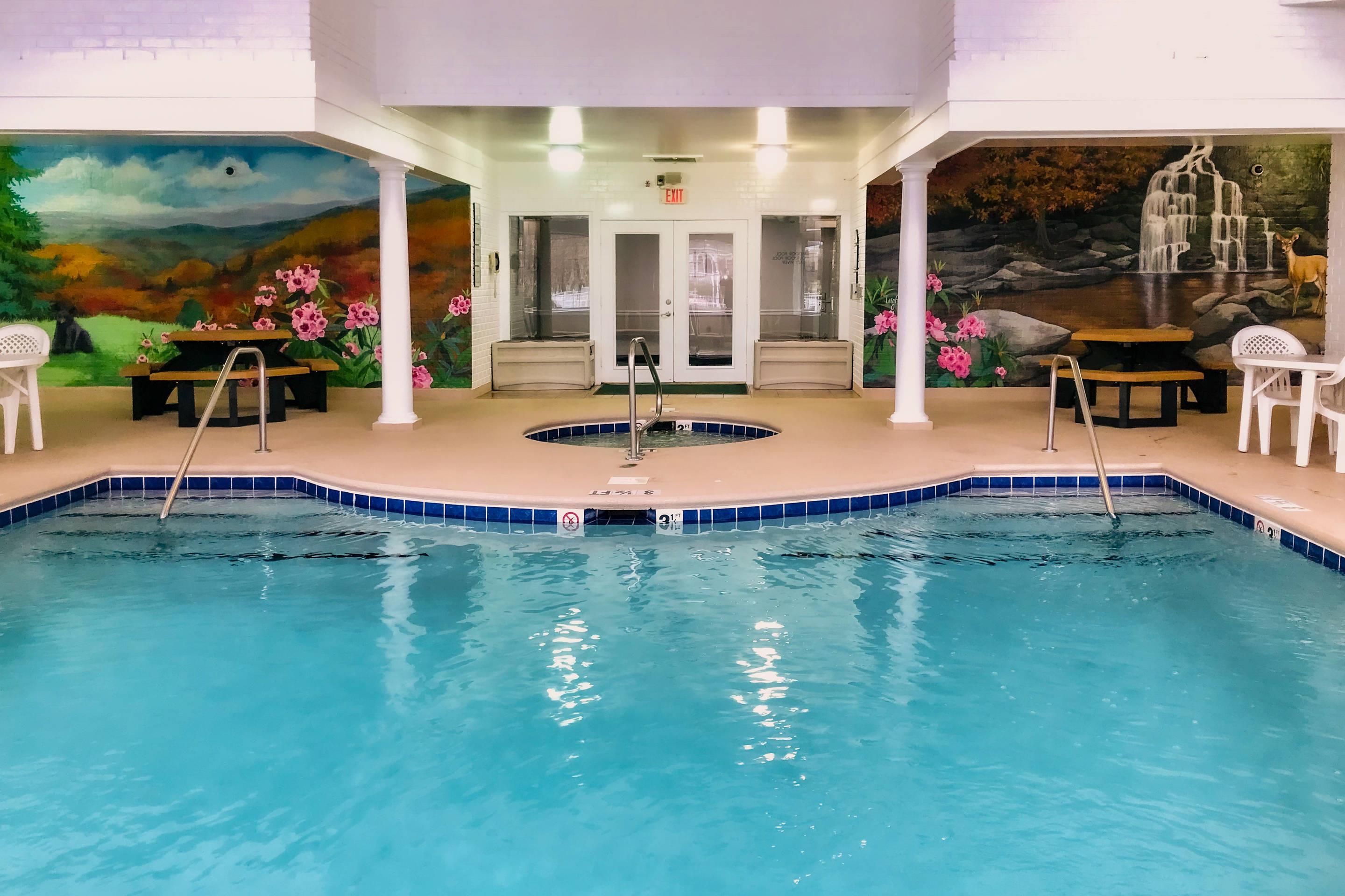 24 hour indoor pool and hot tub | Clarion Inn Willow River