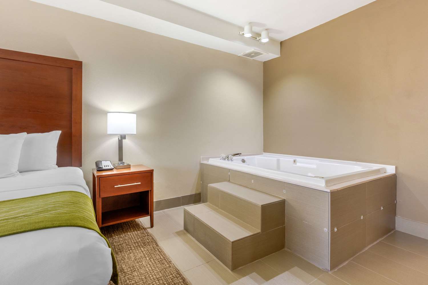 Comfort Inn Lenoir City Tn See Discounts