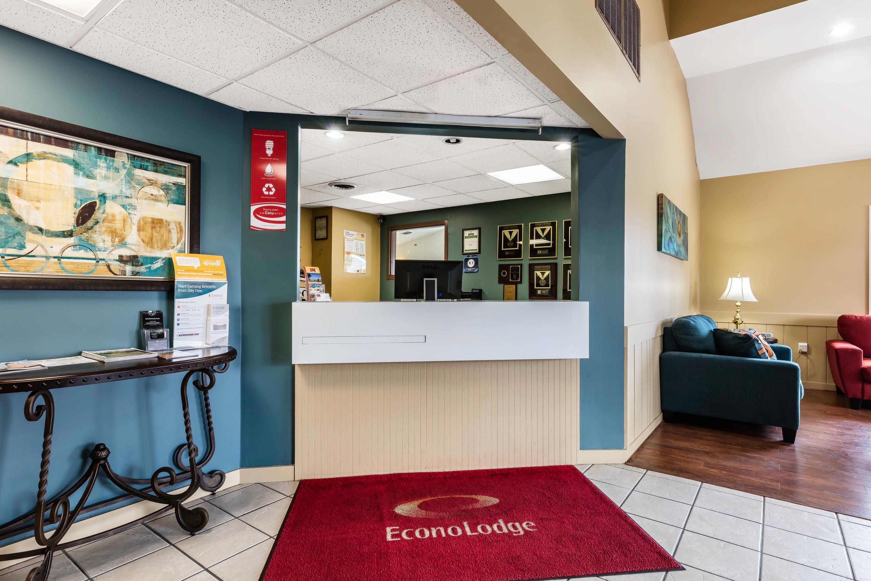 Hotel lobby | Econo Lodge Inn and Suites