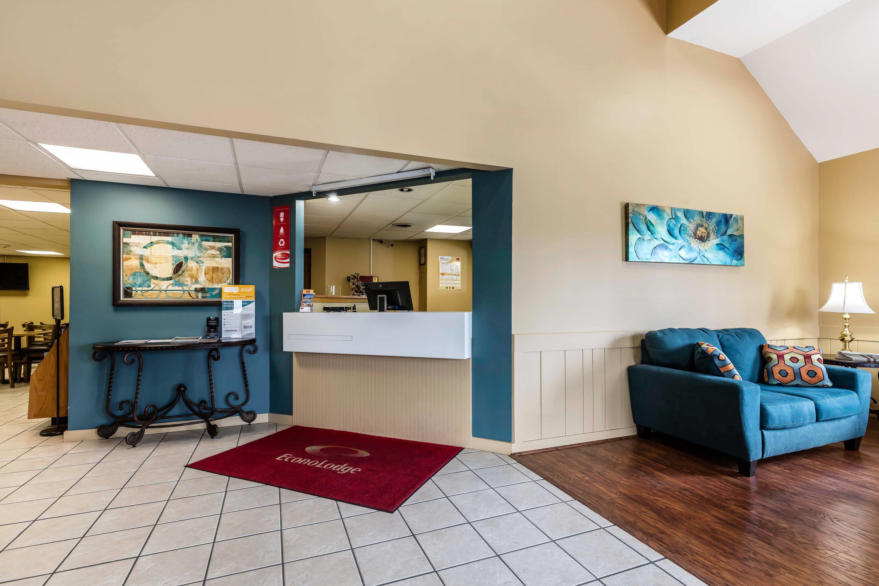 Hotel lobby | Econo Lodge Inn and Suites