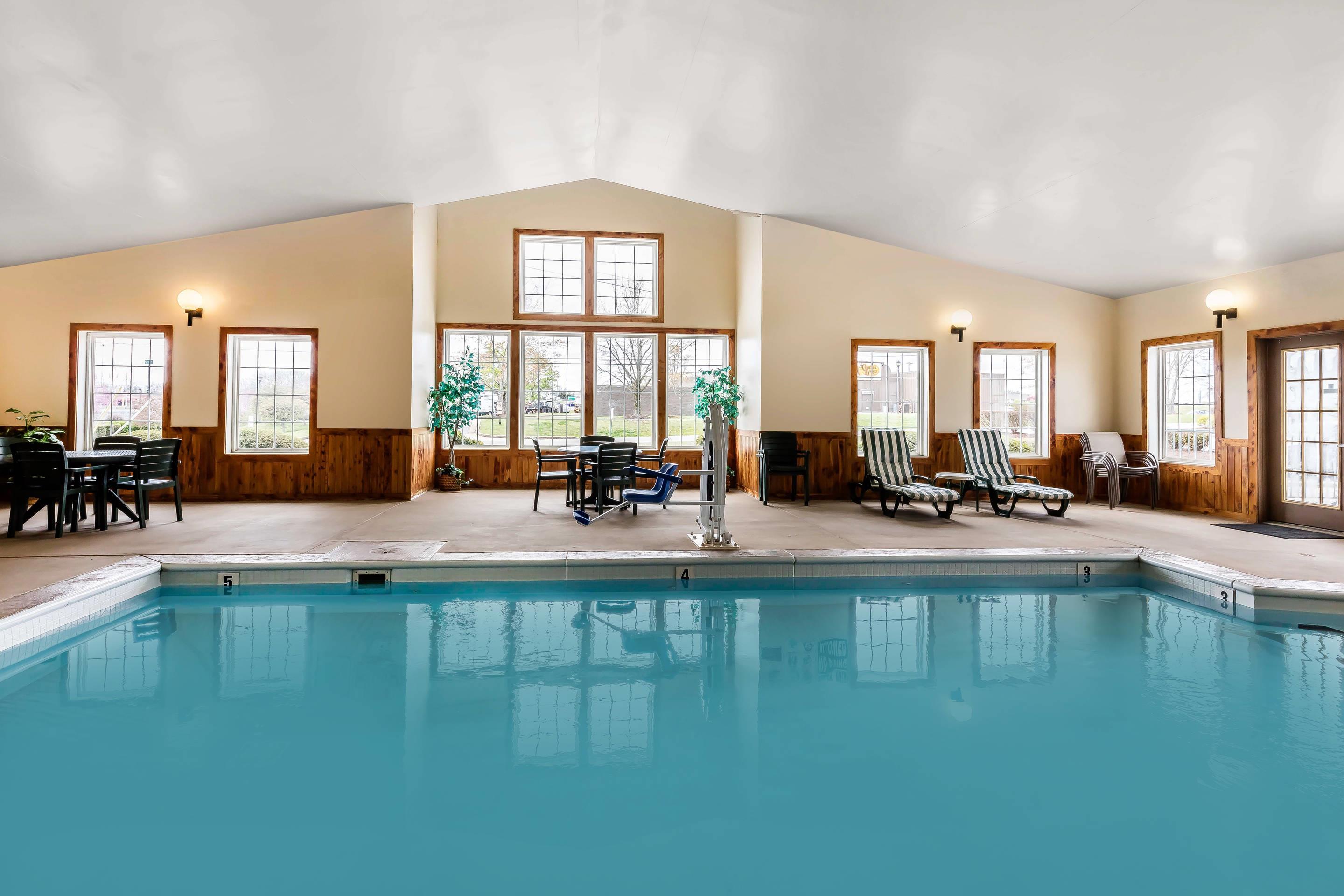 Indoor pool | Econo Lodge Inn and Suites