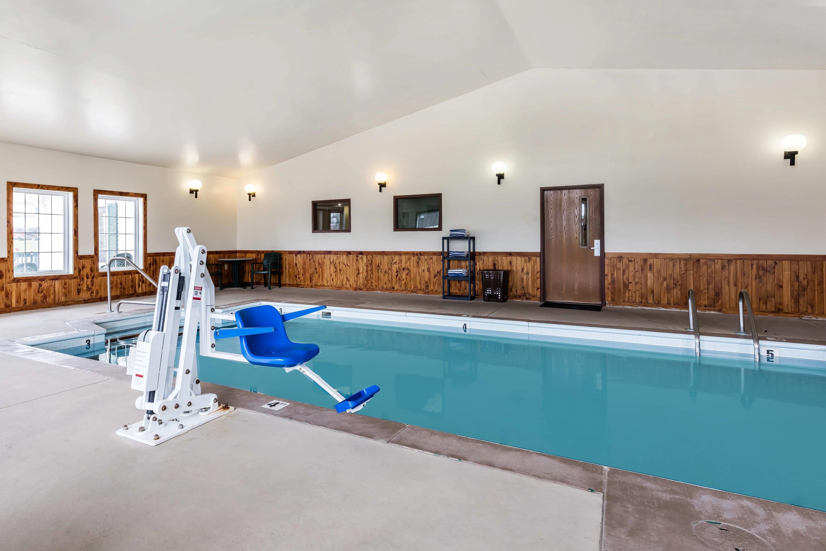 Indoor pool | Econo Lodge Inn and Suites