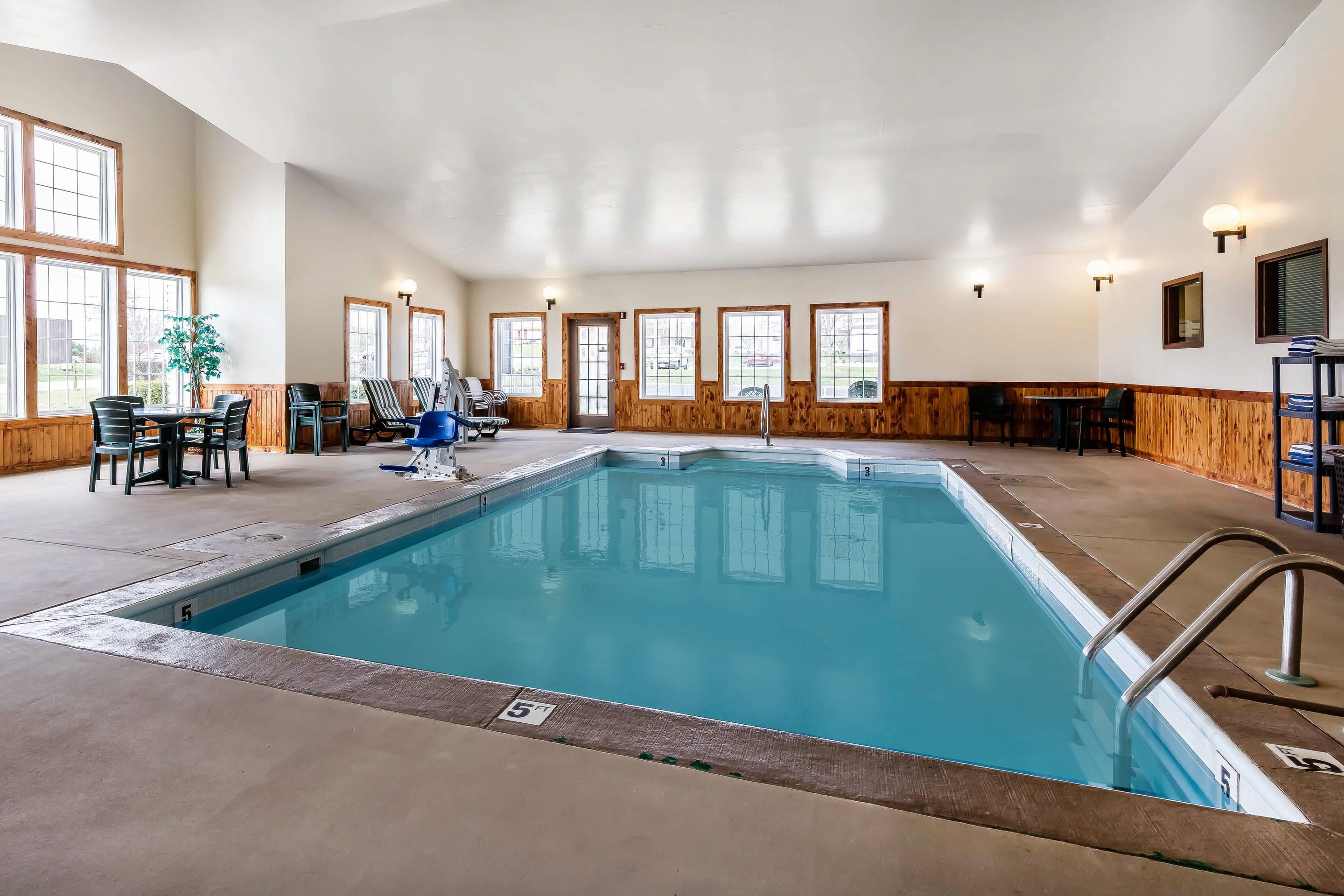 Indoor pool | Econo Lodge Inn and Suites