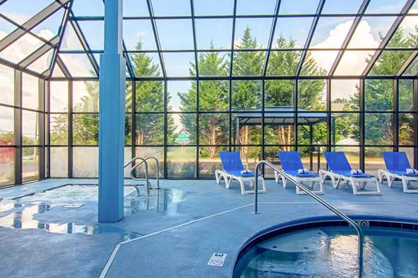 Pool - Comfort Suites Knoxville Airport Alcoa