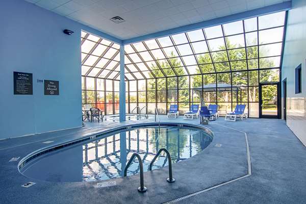 Pool - Comfort Suites Knoxville Airport Alcoa