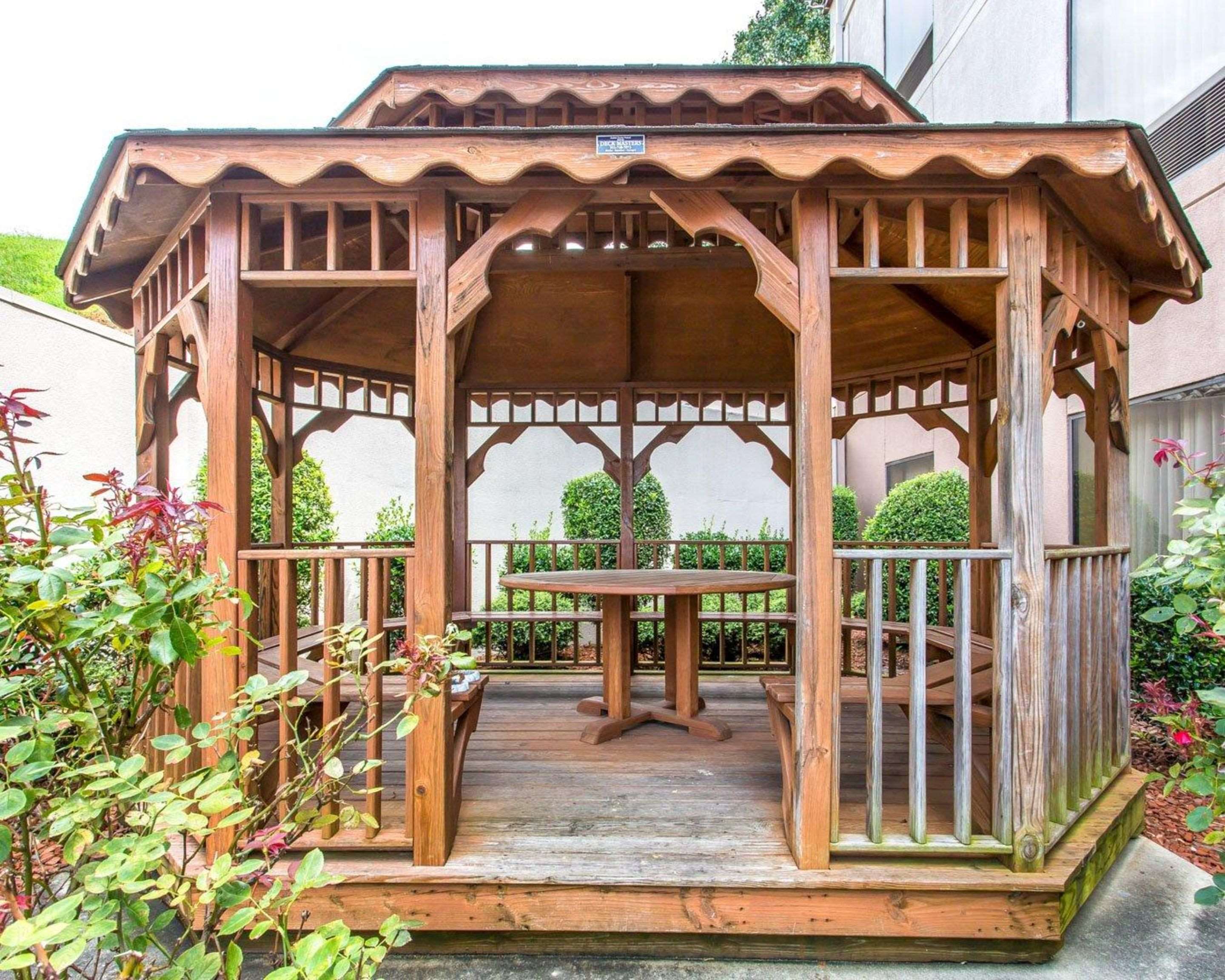 Relax in the hotel's gazebo | Comfort Suites Cookeville