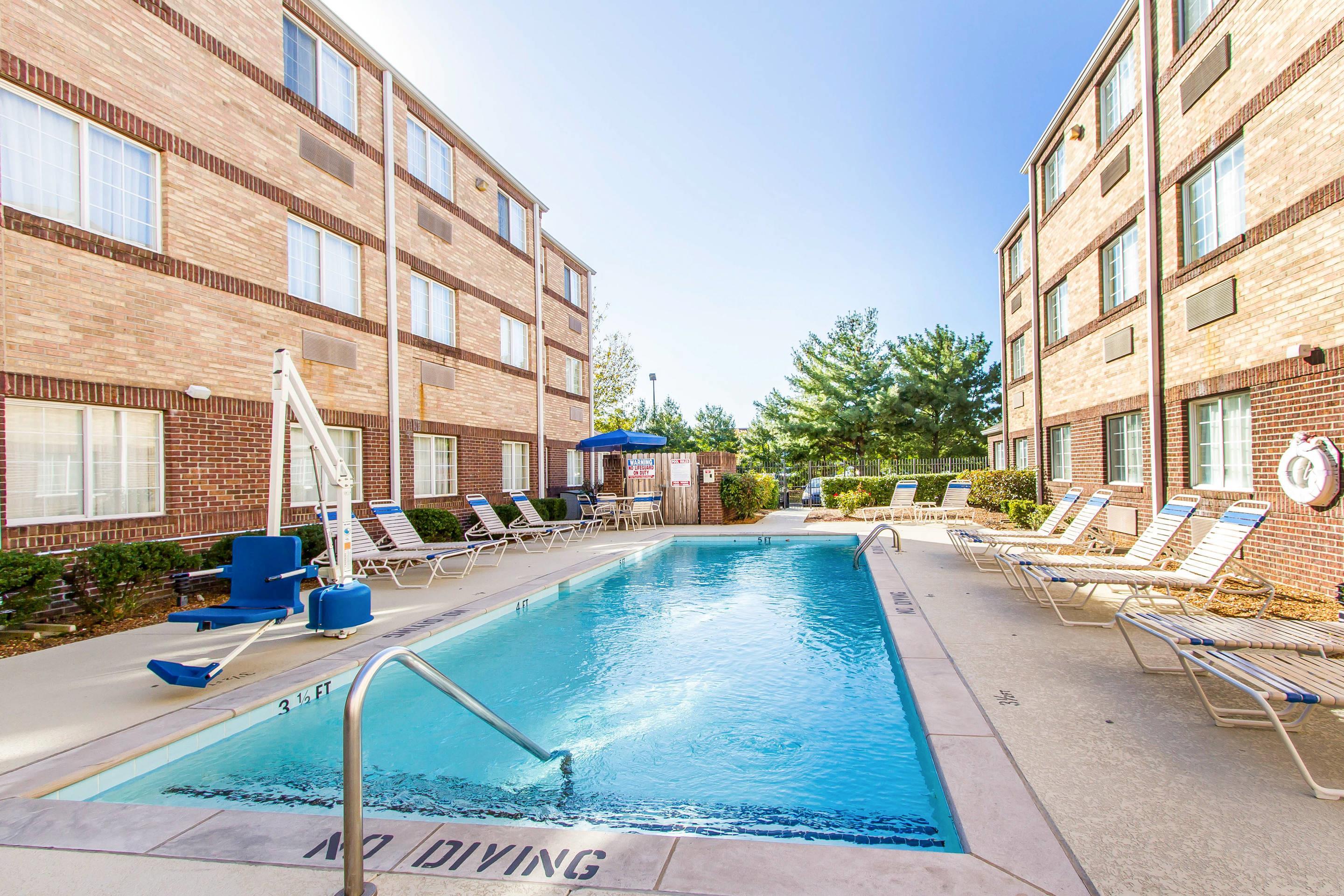 Outdoor pool | MainStay Suites Brentwood-Nashville