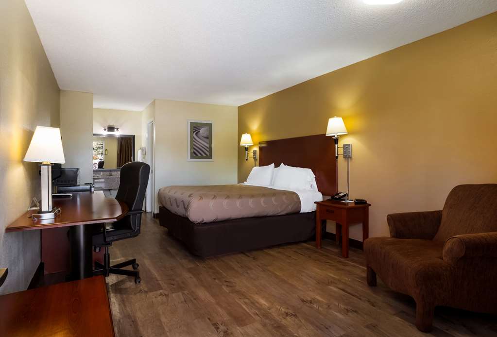 QUALITY INN BROWNSVILLE-guestroom-Guest Room,On-Site.jpg