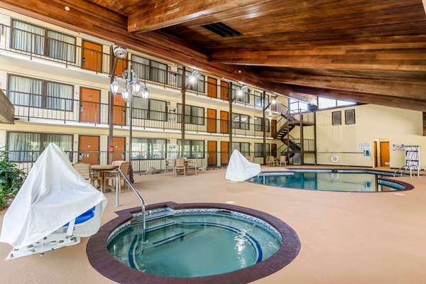 Pool - Quality Inn & Suites Sevierville
