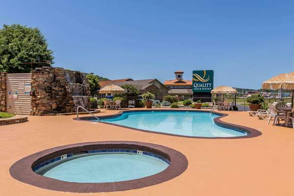 Pool - Quality Inn & Suites Sevierville