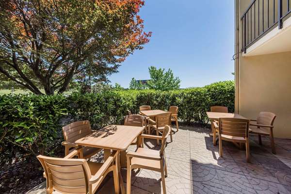 Bar - Quality Inn & Suites Sevierville