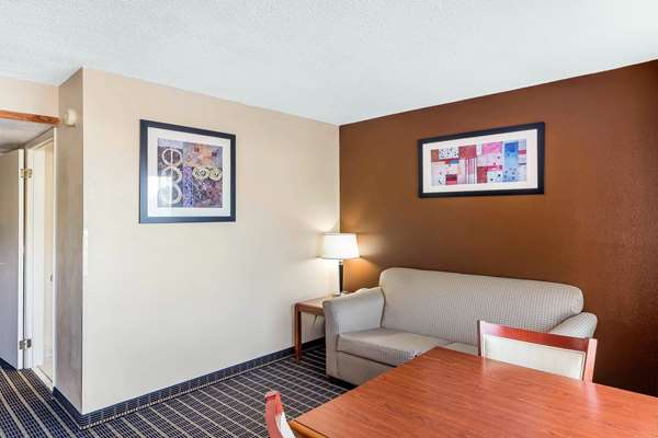  - Quality Inn & Suites Sevierville