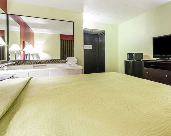 Suite - Quality Inn West Sweetwater - I-75, Exit 60