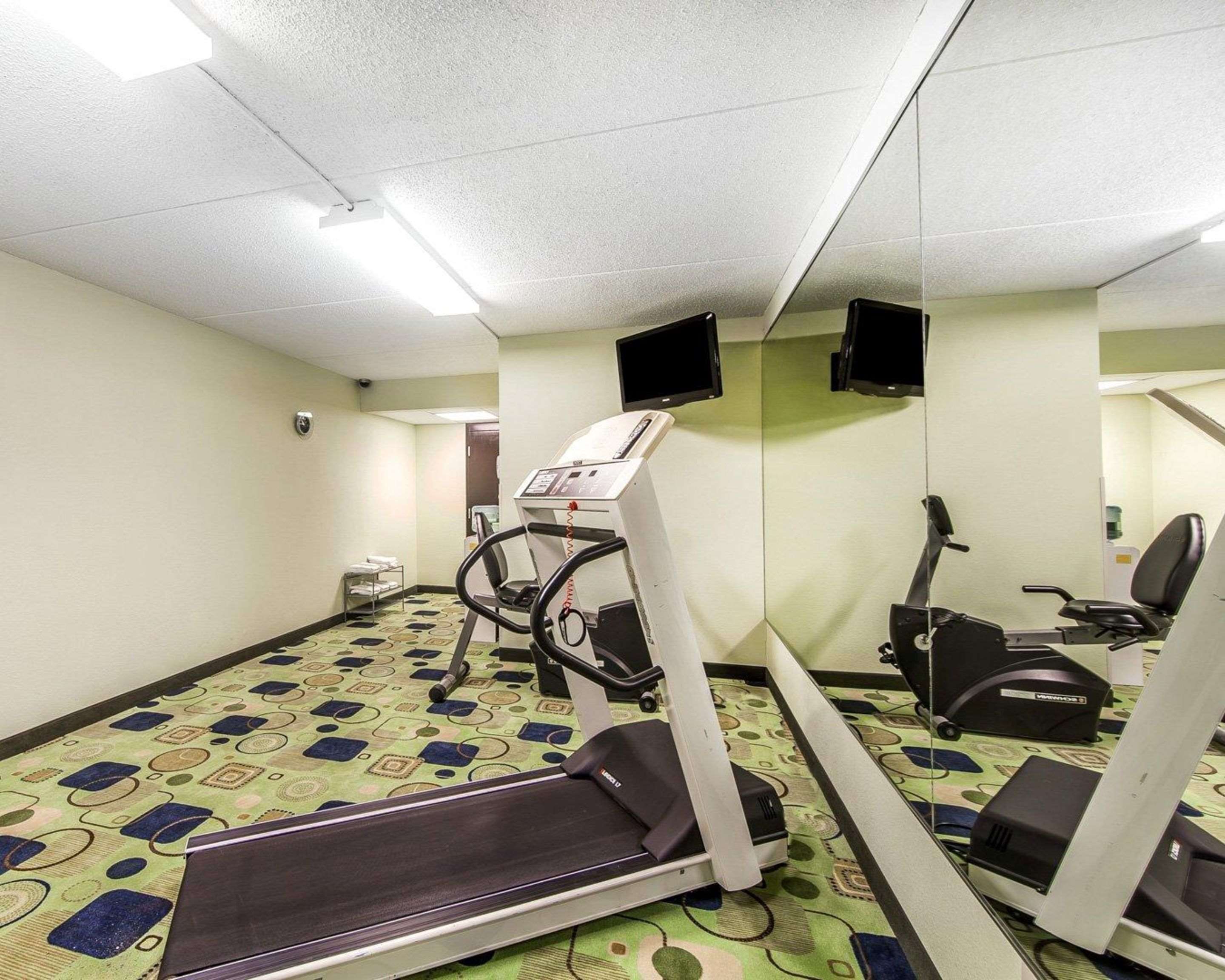 Fitness center | Quality Inn West - Sweetwater