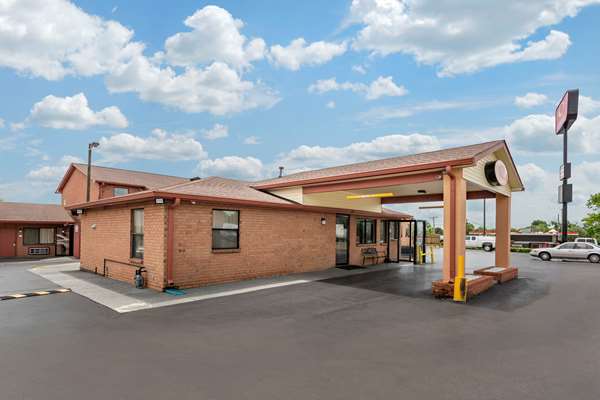Exterior view - Econo Lodge North Nashville - I-65, Exit 90