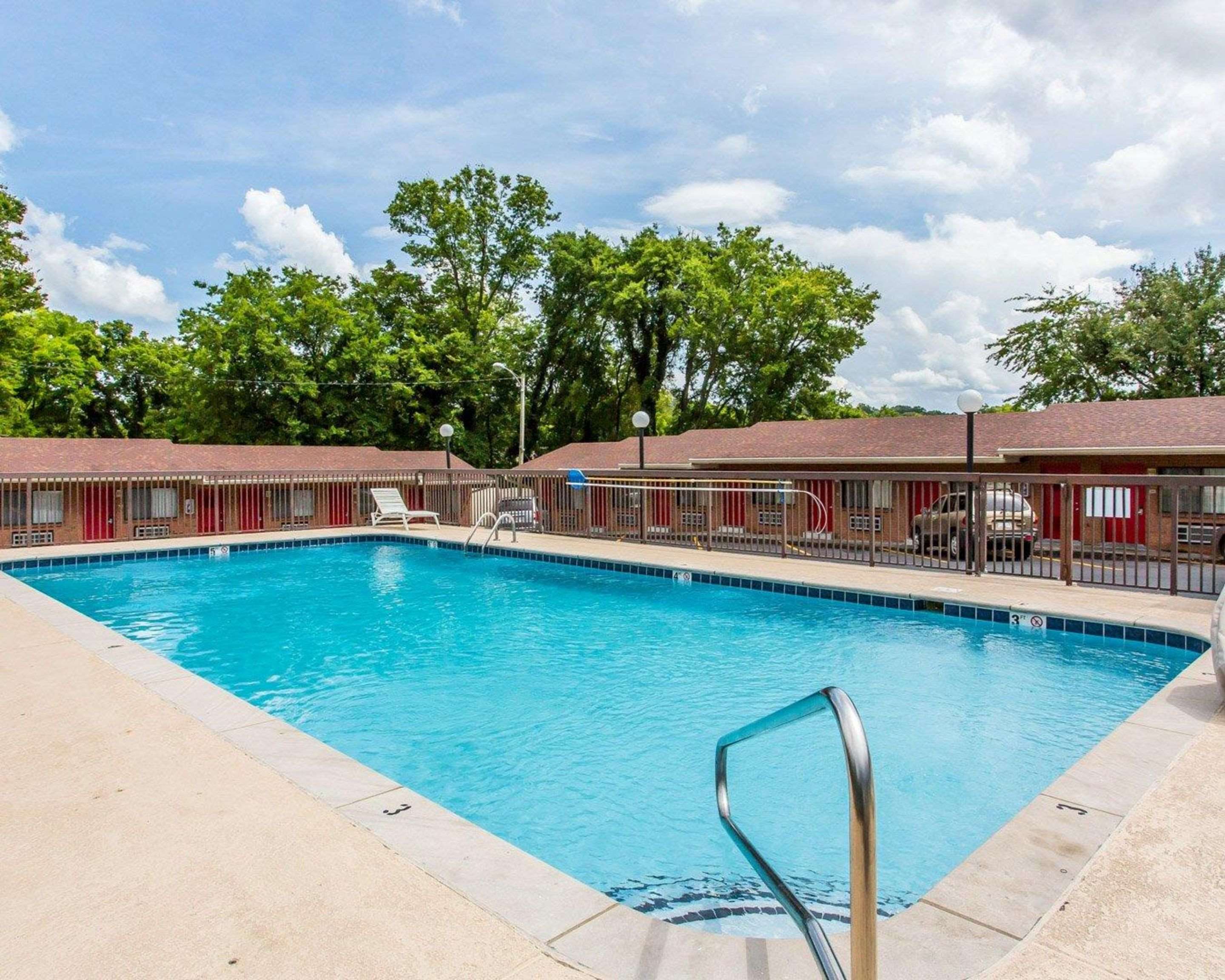 Outdoor pool | Econo Lodge North
