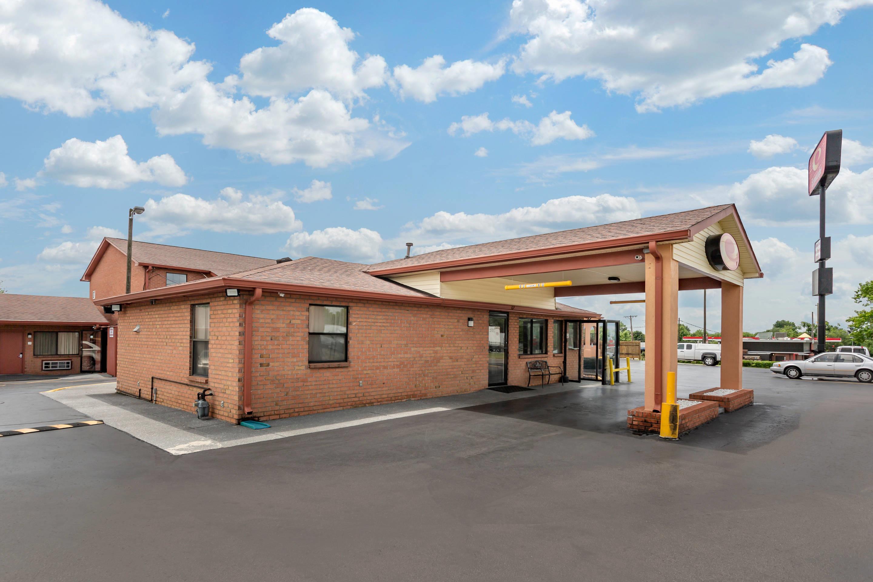 Hotel exterior | Econo Lodge North