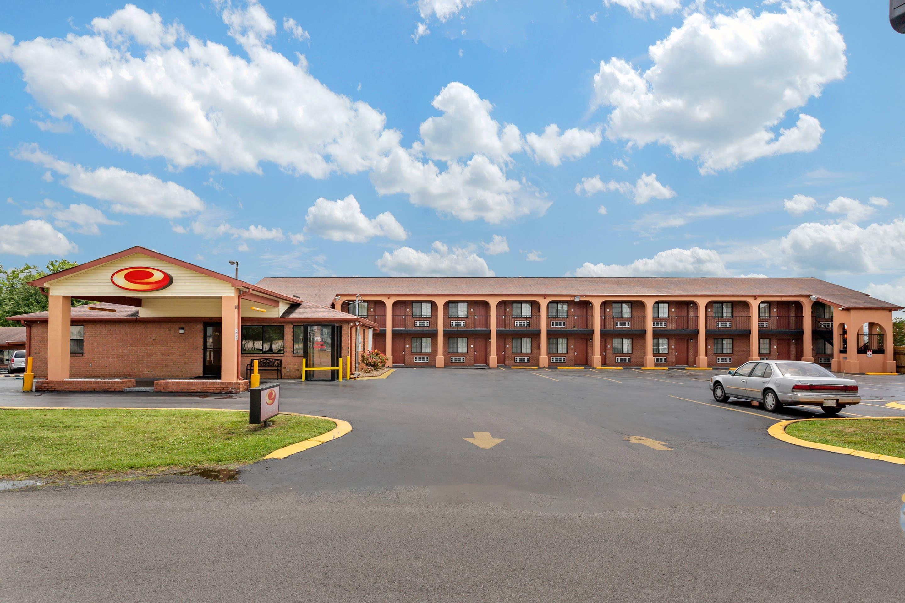 Hotel exterior | Econo Lodge North