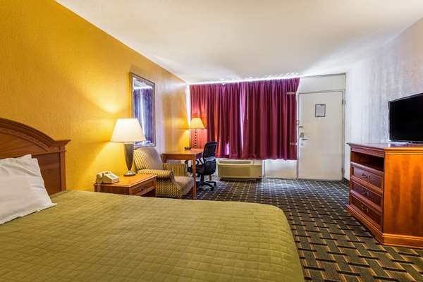  - Rodeway Inn Denmark - I-40, Exit 68