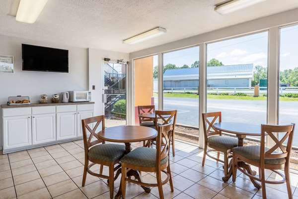Amenities - Rodeway Inn Denmark - I-40, Exit 68