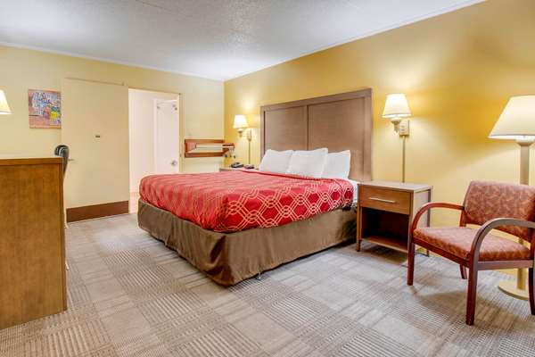  - Econo Lodge Lenoir City - I-75, Exit 81