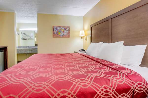  - Econo Lodge Lenoir City - I-75, Exit 81