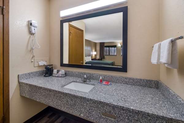  - Econo Lodge Martin