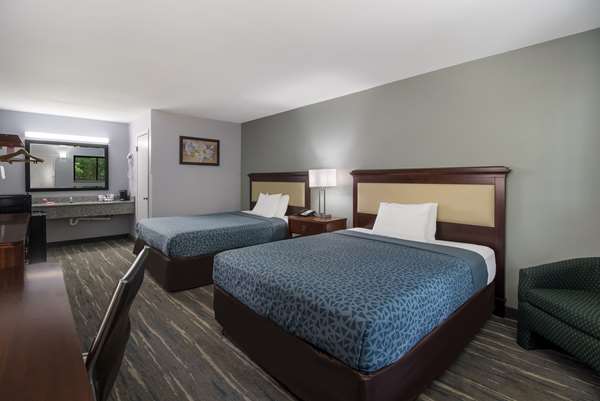  - Econo Lodge Martin