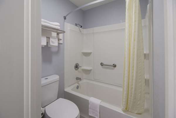  - Econo Lodge Martin