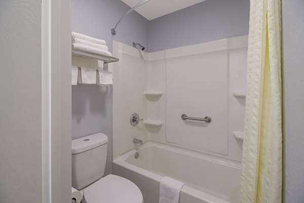  - Econo Lodge Martin