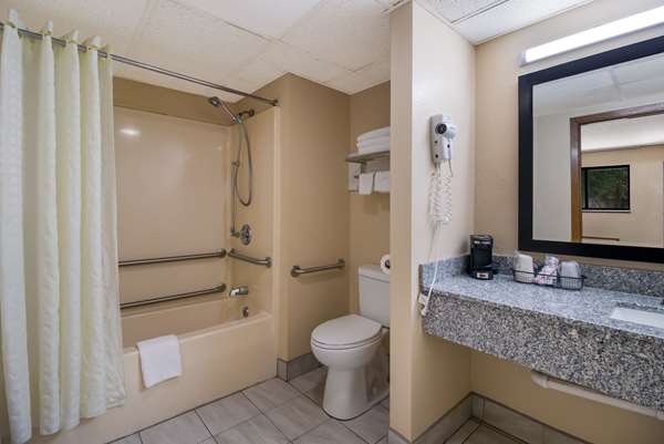  - Econo Lodge Martin