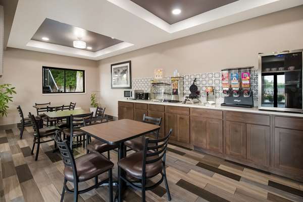 Amenities - Econo Lodge Martin