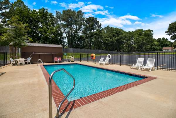 Pool - Econo Lodge Martin