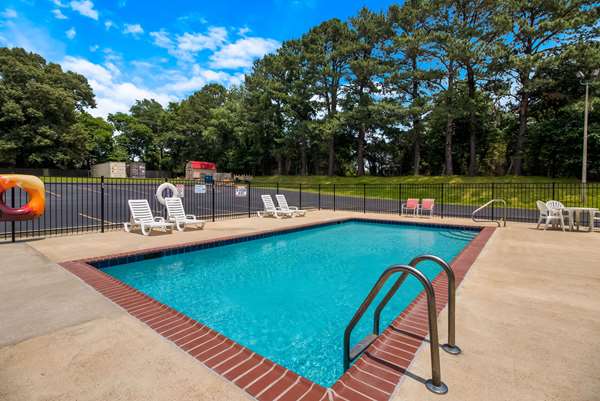 Pool - Econo Lodge Martin