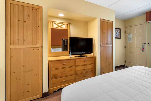  - Econo Lodge Riverside Pigeon Forge