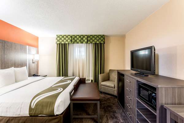  - Comfort Inn & Suites Stadium Downtown Nashville - I-24, Exit 48