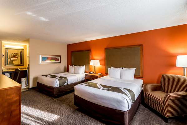  - Comfort Inn & Suites Stadium Downtown Nashville - I-24, Exit 48