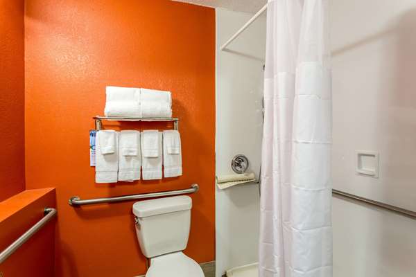  - Comfort Inn & Suites Stadium Downtown Nashville - I-24, Exit 48