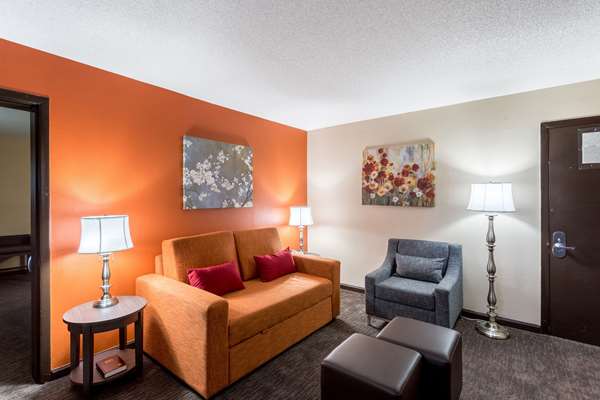  - Comfort Inn & Suites Stadium Downtown Nashville - I-24, Exit 48