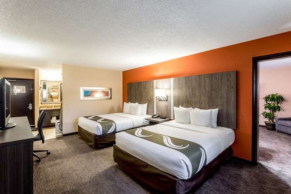  - Comfort Inn & Suites Stadium Downtown Nashville - I-24, Exit 48