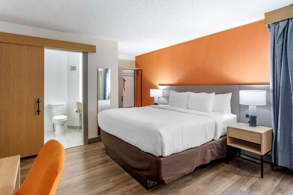 Suite - Comfort Inn & Suites Stadium Downtown Nashville - I-24, Exit 48