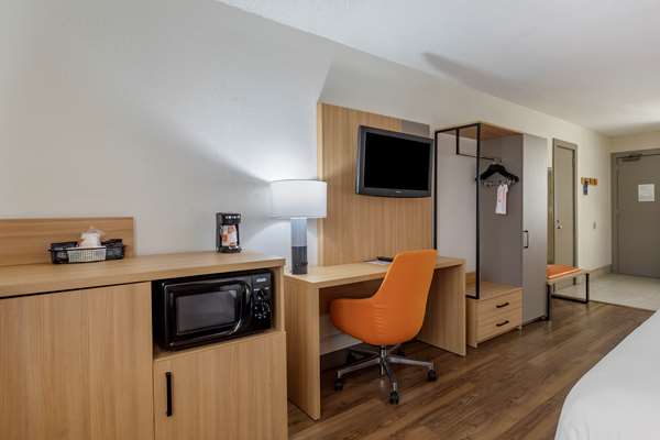 Suite - Comfort Inn & Suites Stadium Downtown Nashville - I-24, Exit 48