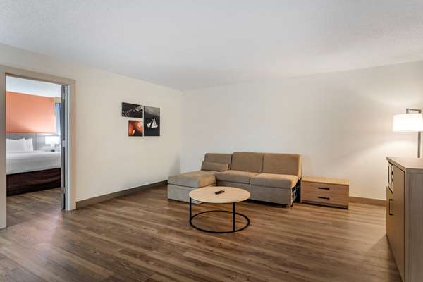 Suite - Comfort Inn & Suites Stadium Downtown Nashville - I-24, Exit 48