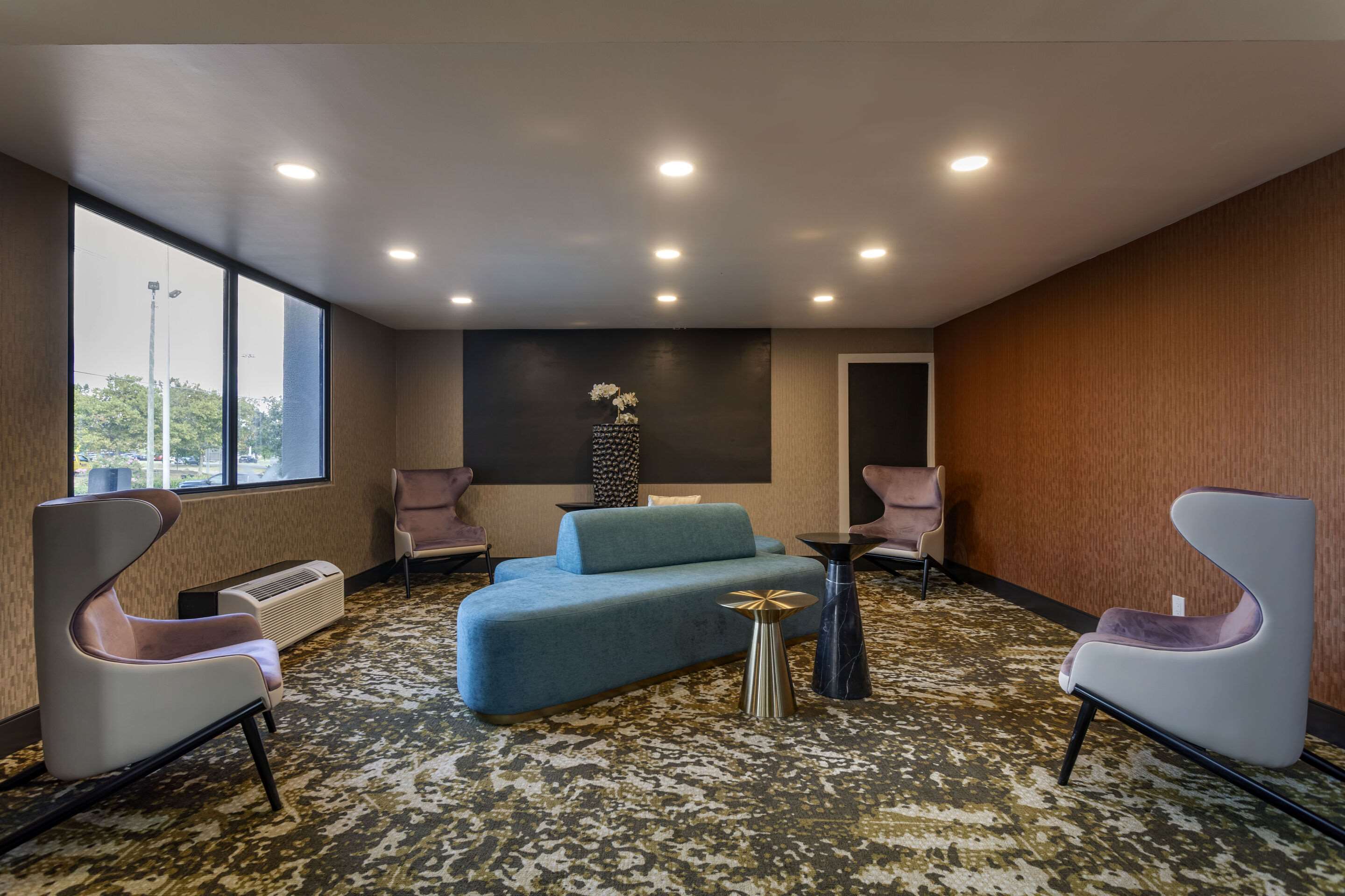 Lobby with sitting area